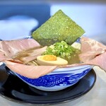 川西麺業 - 煮干しらーめん 正面から