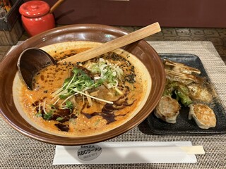 ABCらーめん - 大人の麻醬麺　ミックス餃子