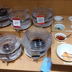 Shabuyou - 店内の様子-6/7タレと薬味が多数あり嬉しい。