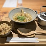 Mine No Udon - 朝うどん 朝ごぼう天うどん かしわめしのセット 全貌