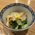 釉月 - しろ菜とつぶ貝のオイル和え