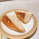 オステリア オージオ ソット - 自家製パン