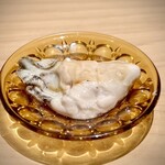 匠 進吾 - □牡蠣の酢〆
      とにかく大好きな仙鳳趾産。なんたってクリーミー！
      ぷっくりした身に包丁を入れると、トロリと♪
      ホント、これはたまりません(^^)