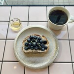 SOPHIA COFFEE - ブルーベリー・トーストとソフィア・ブレンド