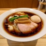 世田谷中華そば 祖師谷七丁目食堂 - 雲呑中華蕎麦(醤油)と味玉トッピング