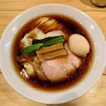 世田谷中華そば 祖師谷七丁目食堂 - 雲呑中華蕎麦(醤油)と味玉トッピング