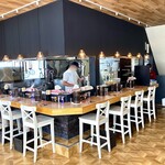 ラーメン 鶏華 - 店舗内観1(カウンター7席)