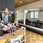 ラーメン 鶏華 - 店舗内観2(小上がり4人×3卓)