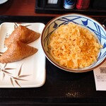 丸亀製麺 - 釜玉うどん(並)480円、いなり130円×２