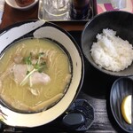 鶏ポタラーメン 鶏鬼 - 料理写真:鶏ポタラーメン 900円   ぶっ込みライス 小 100円