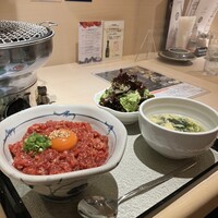 牛刺しと焼肉 仔虎 クリスロード店 - 