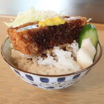 とん次 - 上ロースかつ定食（ご飯・お新香・豚汁付）※ご飯に上ロースかつのせ，マスタードはセルフ掛け