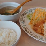 宮崎チキン南蛮ogata - お食事の全体像。ご飯は少な目にしてもらってます。