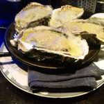 クイーンエンジェル - 焼牡蠣・手前がアンチョビバター、無効がブルーチーズ