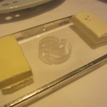 ア・ニュ ルトゥルヴェ・ヴー - バター