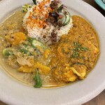 Kitchen and CURRY - かぼちゃとオクラのココナッツカレー&紫蘇とサーモンハラスのカレー