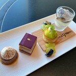 DINING & BAR TABLE 9 TOKYO - 