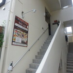 ダイニング アメージング ミノ - ２階お店への階段