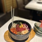 肉の匠 将泰庵 - 
      石焼トロけるユッケビビンバ