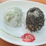 ますだや - つぶあんの草あん餅と胡麻おはぎ