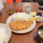 卯作 - ランチロースかつ　ライスキャベツお代わり自由で900円！！