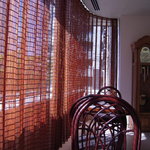 六花亭 - 窓側の日よけ木製カーテン