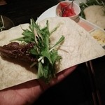 モンカジ - チキンケバブのトルティーヤ巻き（880円）