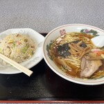 千華園 - 料理写真:ラーメン600円とチャーハン700円