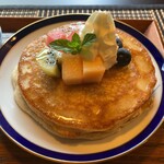 喫茶ほとり - 季節のフルーツとホットケーキ