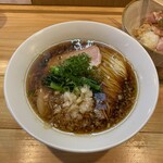 世田谷中華そば 祖師谷七丁目食堂 - 青唐辛子ネギラーメン。ダシ香り油分も多いがとてもキレイにまとまっているラーメン。煮干しブラックも食べてみなきゃ