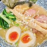 Menya Nagomi - 塩白湯麺