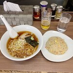 福屋ラーメン店 - お昼限定メニュー
　半チャーハン&あっさり醤油ラーメン