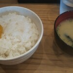 びっくり亭本家  - ご飯、味噌汁