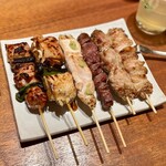 伊勢廣 - 6本定食
            左から、もも肉、葱巻、ささみ、砂肝、団子（つくね）、皮身