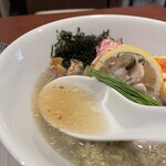 酒肴場 屯 - 牡蠣の旨みにぶどう山椒の刺激