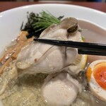 酒肴場 屯 - 絶妙な火入れでぷりぷりの牡蠣