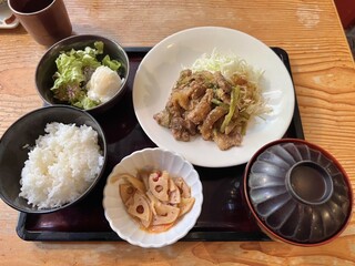 博多もつ鍋 やまや - じっくりたれ漬け豚しょうが焼き定食