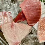 しんのすけ - 生本まぐろ_中とろ・赤身、ぶり