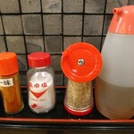 博多かわ屋 - 卓上の調味料