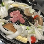 炭焼き 成吉思汗いし田 新潟店 - 焼き野菜と肩ロース