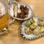 テング酒場 - サッポロ生黒ラベル/砂肝唐揚げ/アボカドの天ぷら