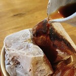 cafe zakka  hinatabocco - コーヒー氷に、熱いコーヒーを注ぎます！