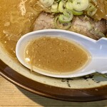 すみれ - 「味噌ラーメン」のスープ
            2023年10月7日