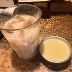 タイニーカフェ - アイスチャイ・プリン