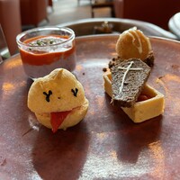 ザ タヴァン グリル＆ラウンジ - 