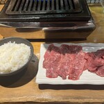 あか牛焼肉専門 和牛一頭流 肉萬 - 