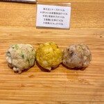 Tsukune Seisakusho - 3種つくね（左から大根葉とジャコ、カボチャと自家製ラー油、平茸と青唐辛子）