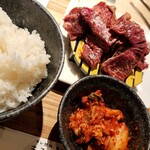 たれ焼肉、塩ホルモン。まるきん食堂 - 