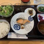 きりん食堂 - 日替わりランチ　塩鮭　ご飯160g