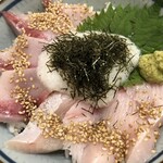 まるとく食堂 - なかなか肉厚のブリ